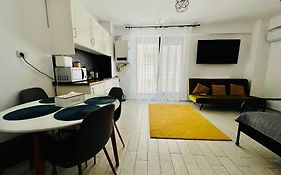 Seaview Studio 27